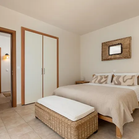 וילה Calypso Lindia Luxury לינדוס